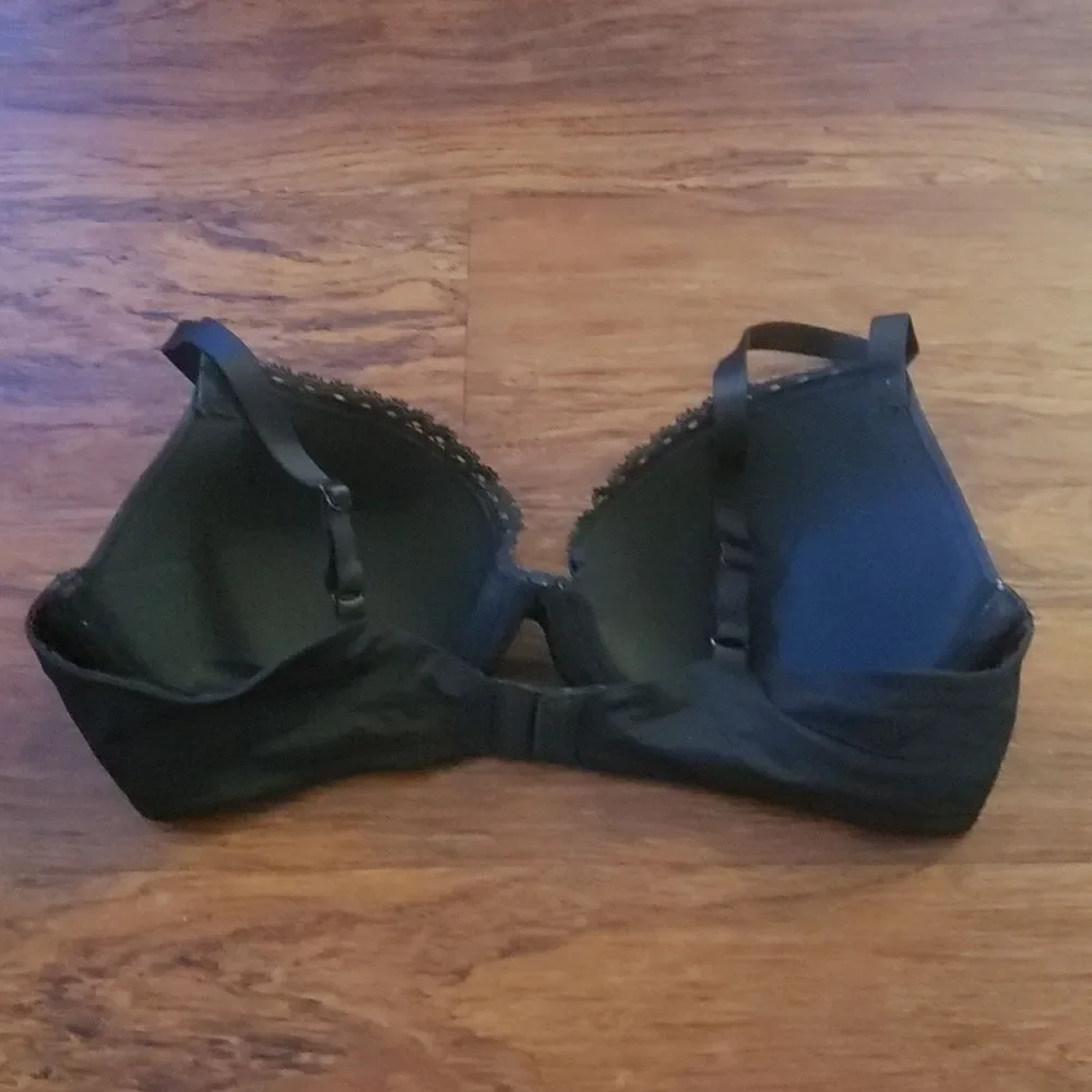 Calvin Klein Black Chic Feminine Trendy Elegant Lace Trim Push Up Bra Size 36C